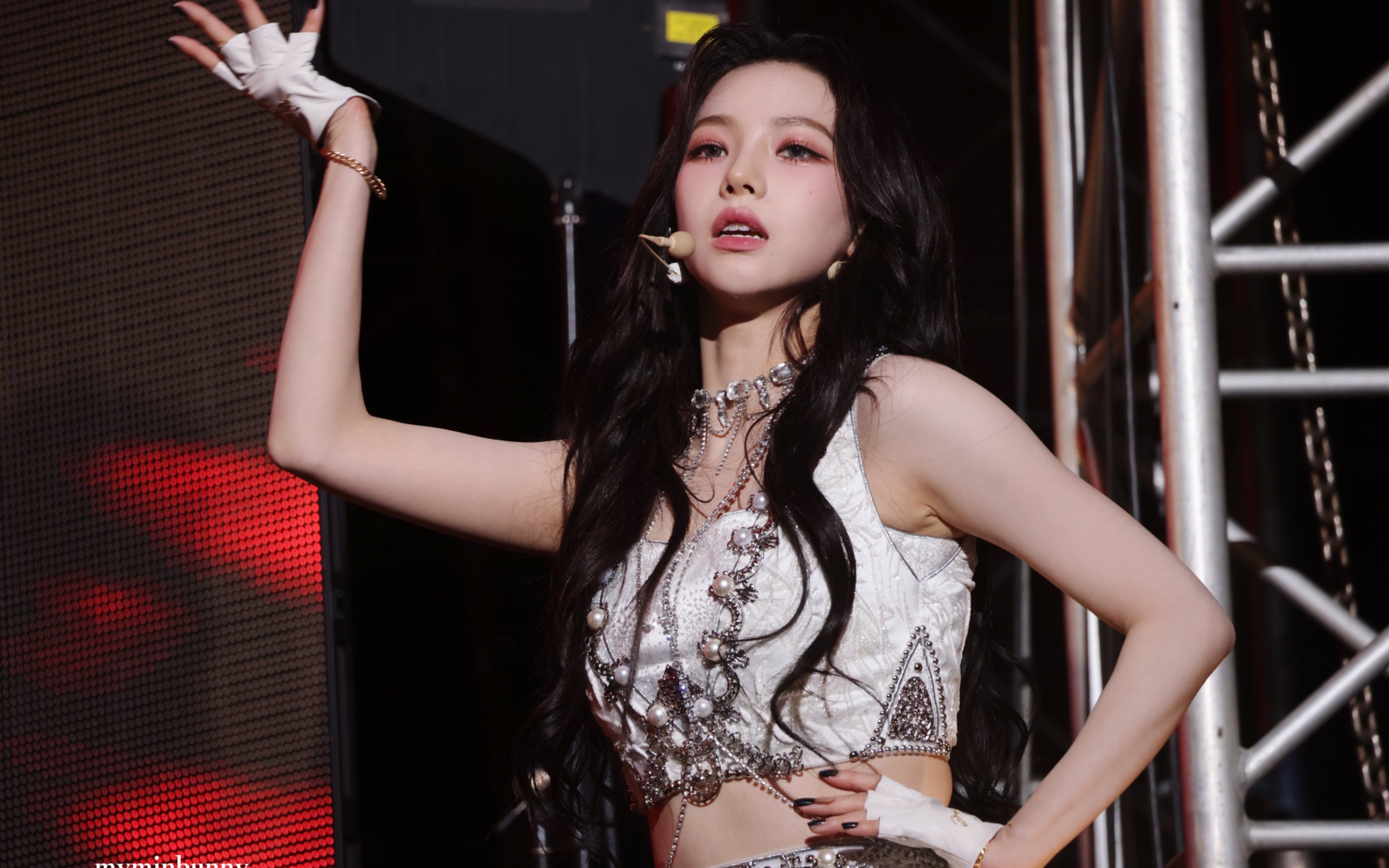 美女蛇好会扭-【柳智敏】savage 绝美超清饭拍