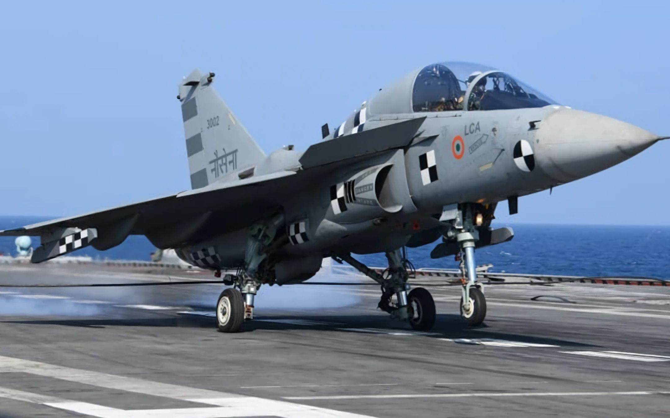 印度国产舰载机首次成功着舰网友十分担心这艘航母的未来