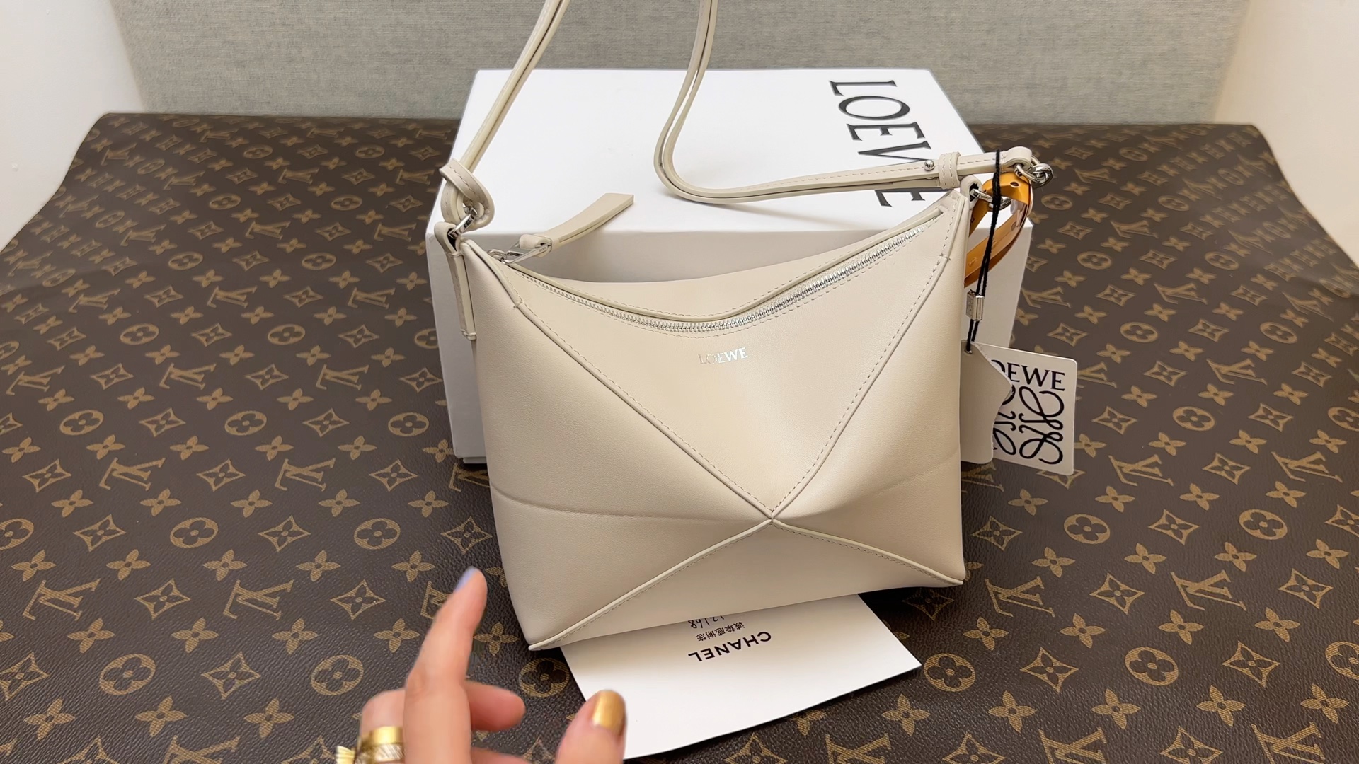 Купить женские брендовые копии-LOEWE какая марка к