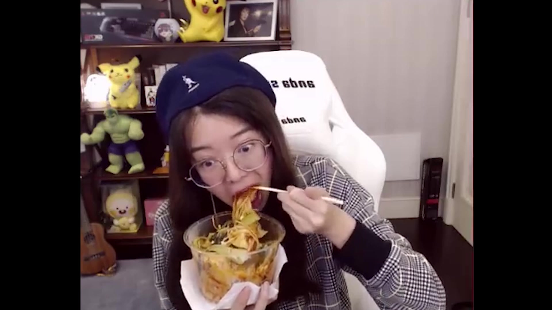 我叫骆雨婷,吃饭第一名 !