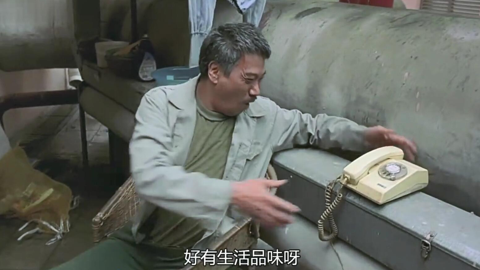 少林足球论跑火车只服吴孟达,一个破烂的天台,被他说成豪华阁楼