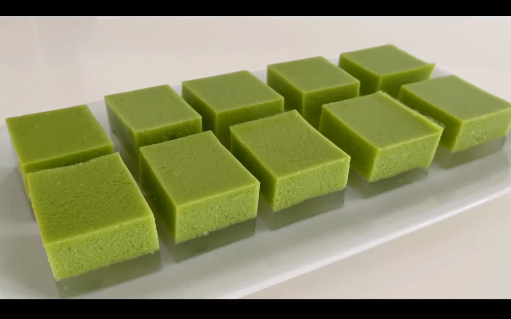 香兰椰奶燕菜果冻糕