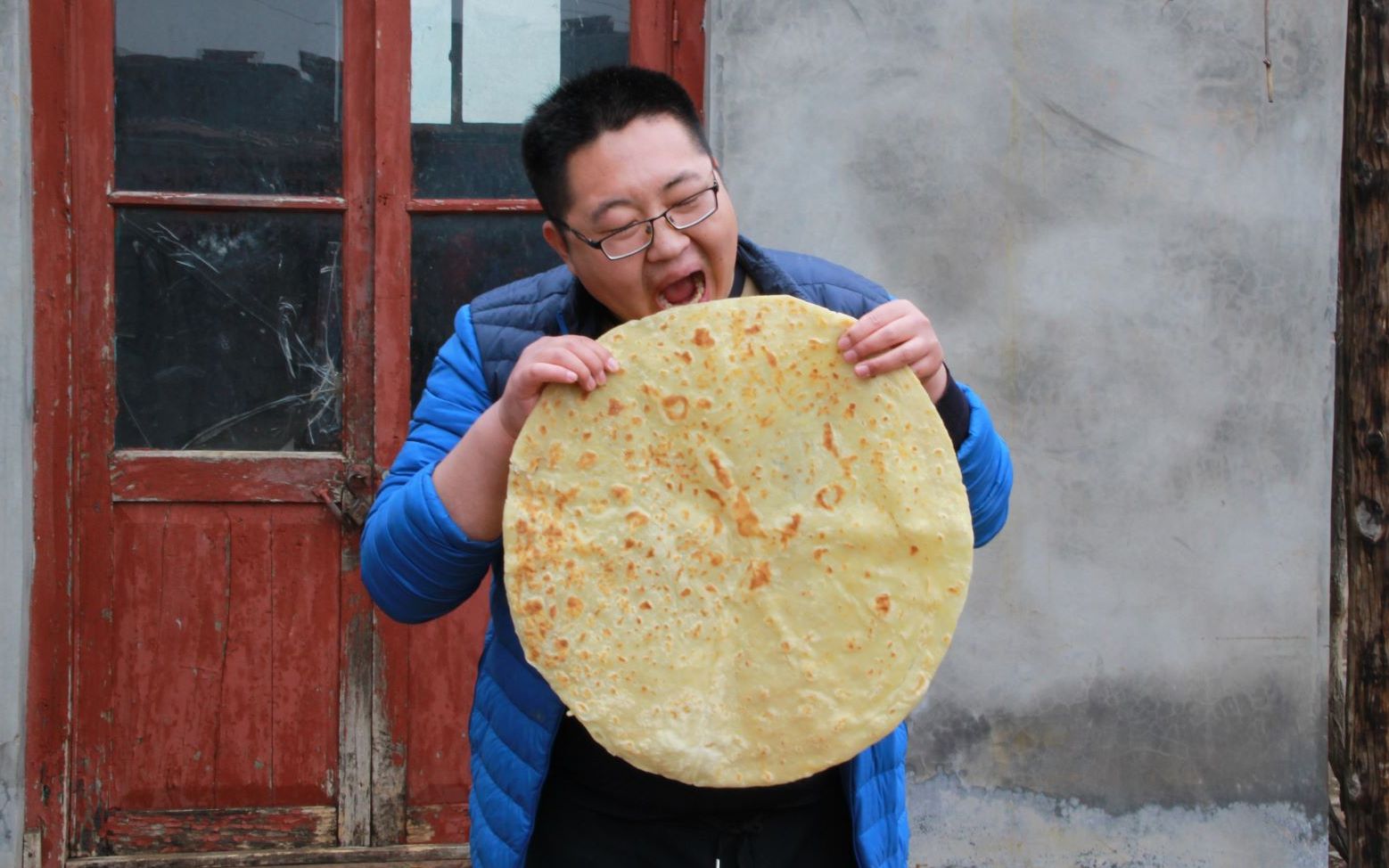 一张大饼,这样做炒饼丝,两人完全不够吃!哔哩哔哩bilibili