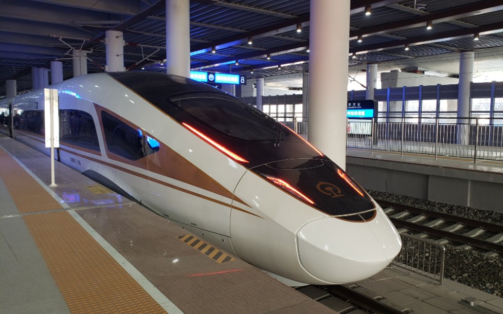 京张智能高铁cr400bfc进八达岭长城站