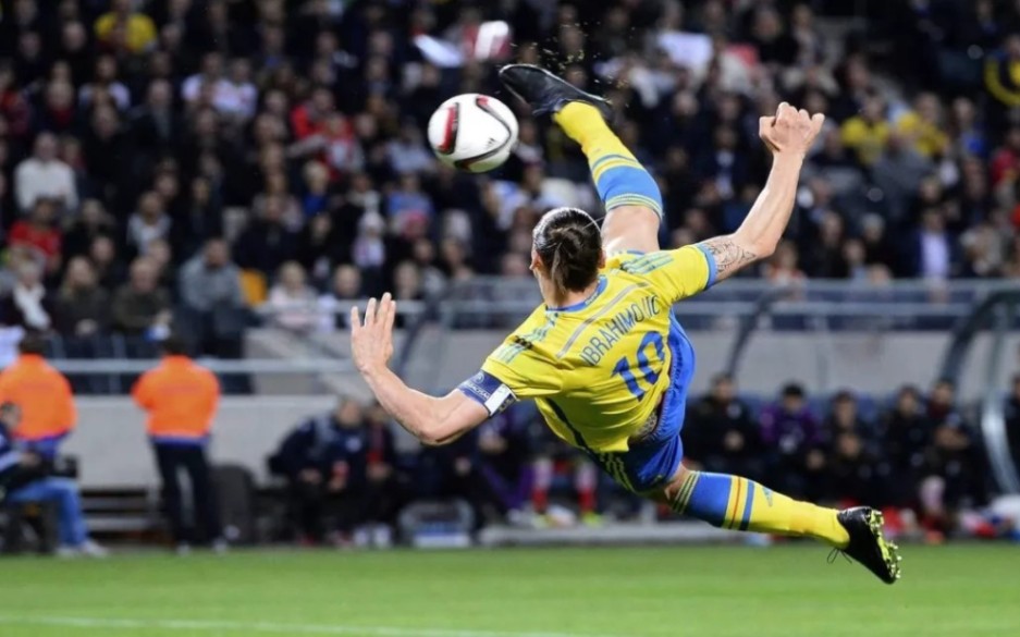 史上最佳倒钩,伊布33米超远惊天倒钩破门