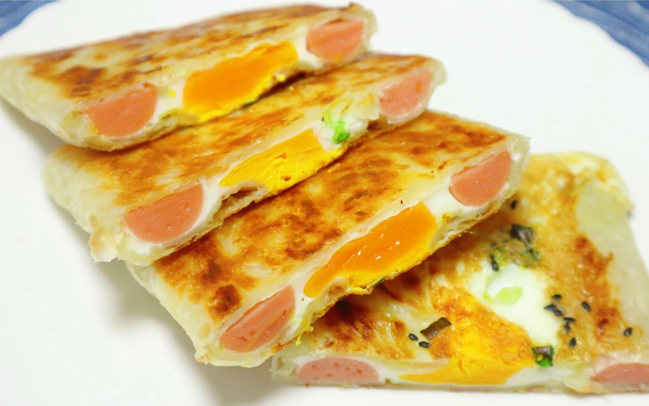 手抓饼加鸡蛋简单做出美味早餐饼,外酥里嫩营养丰富味道好,真香