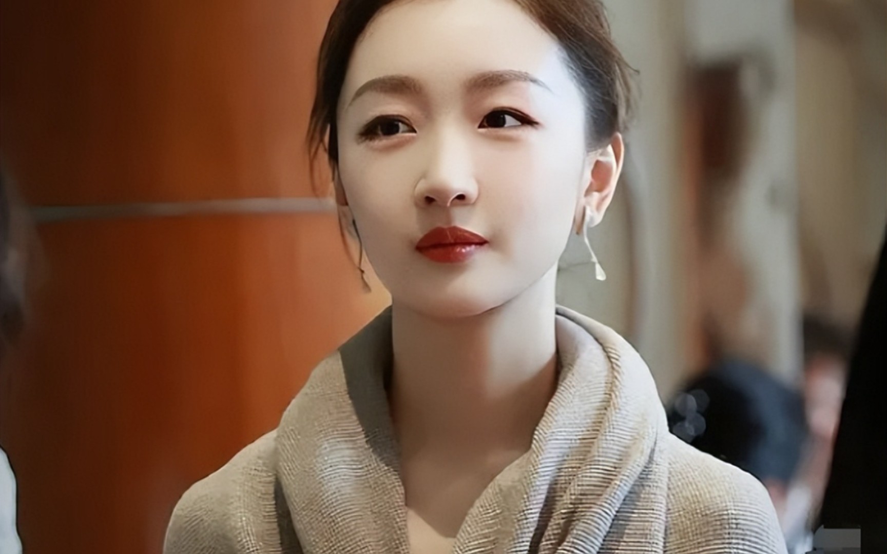 周冬雨电影要是再扑,她可能就要彻底在家抠脚了,影圈