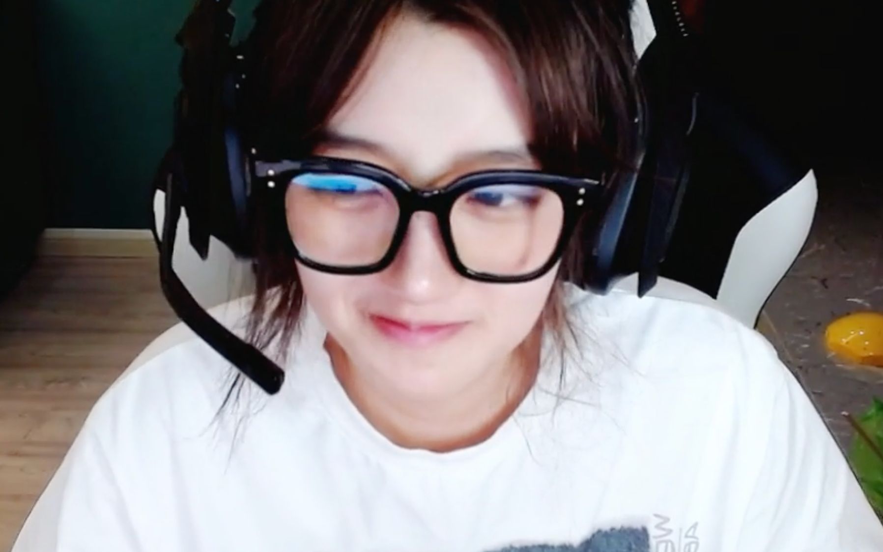 嘉子回归直播首日一曲周董爷青回