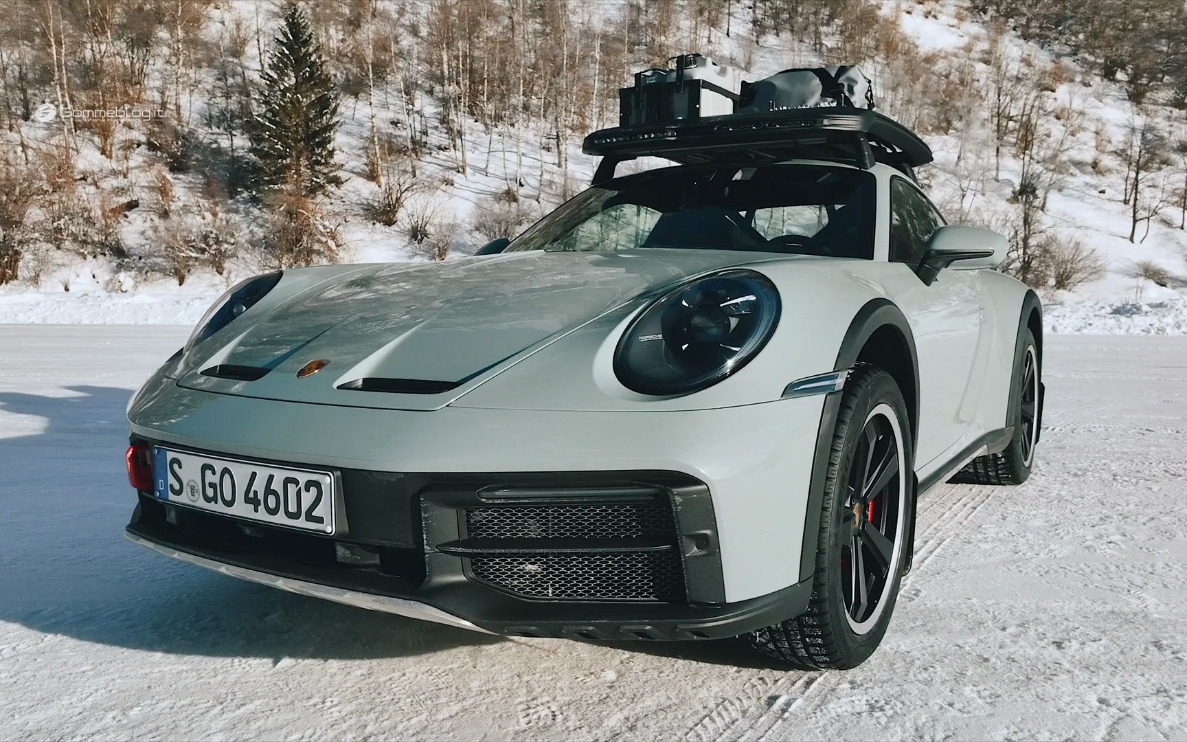 porsche 911 dakar - off-road sports car with the genes of a