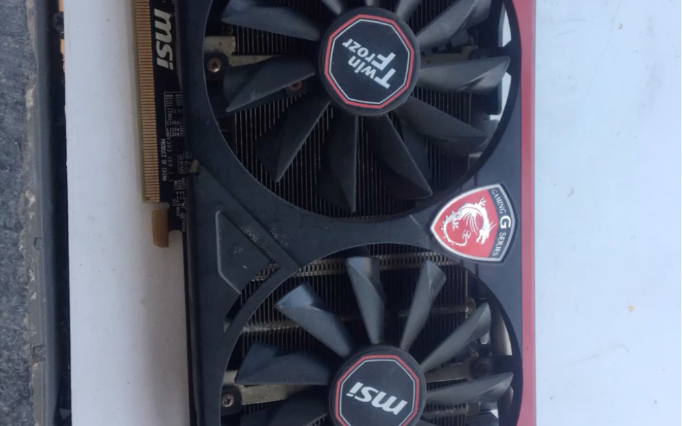 这是一张微星r9 270显卡