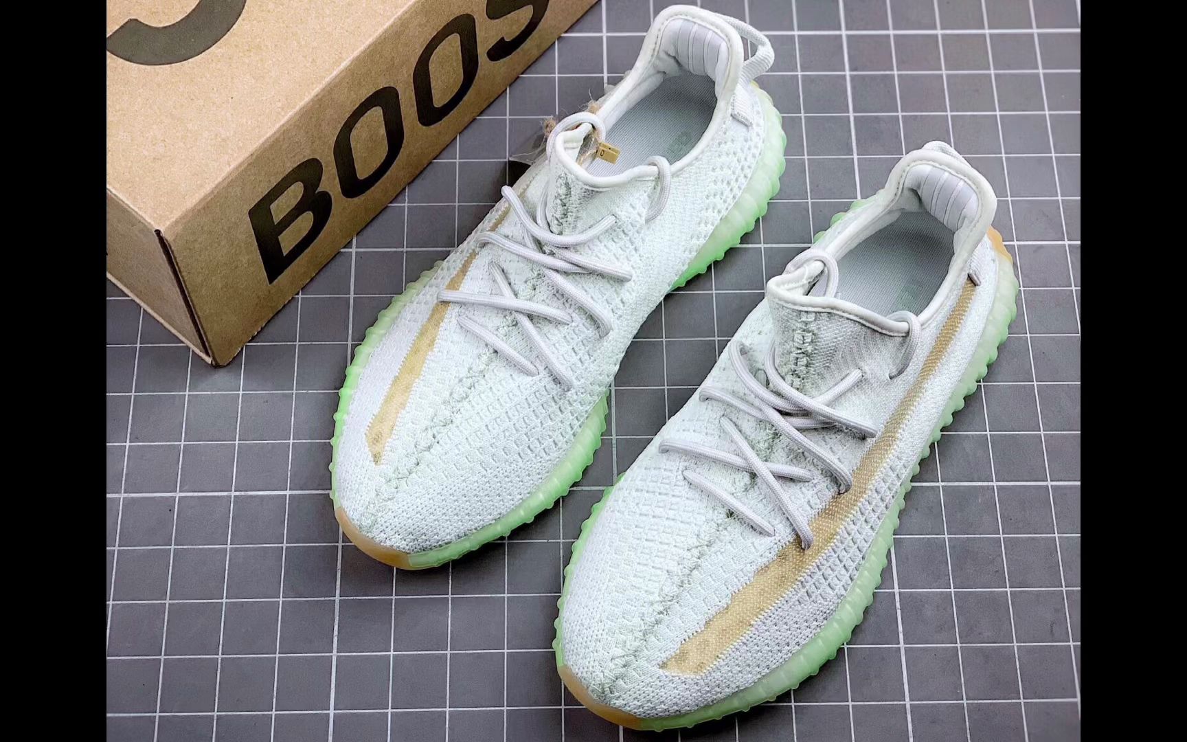 阿迪达斯椰子 adidas yeezy 350v2 boost hyperspace 薄荷绿亚洲限定
