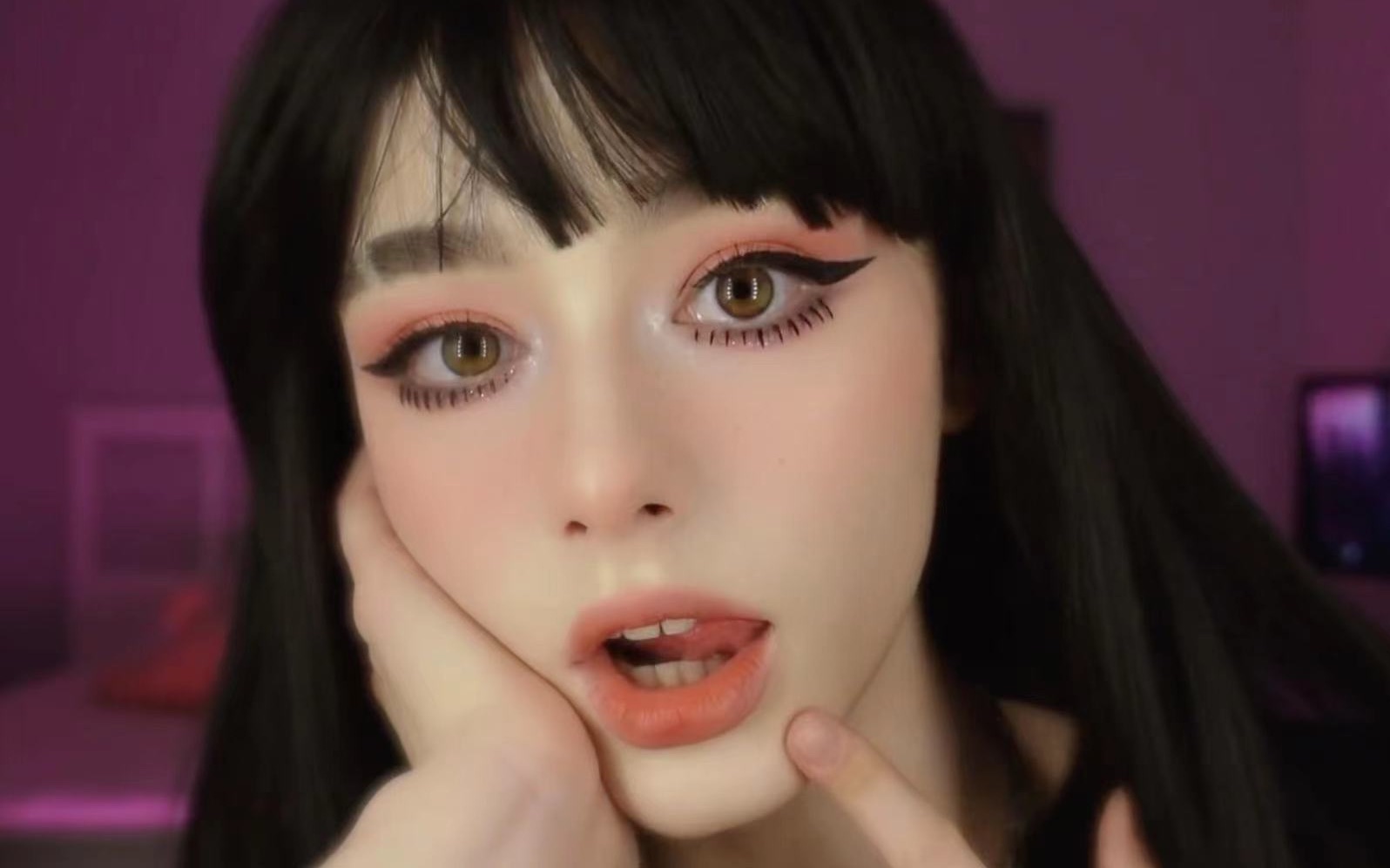 又酷又美俄罗斯模挑战亚文化女孩妆容dashataran