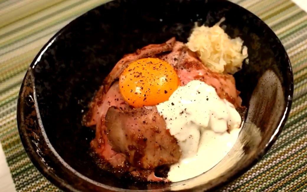 视频来源:youtube papadesuyo777  原标题:roast beef rice bowl