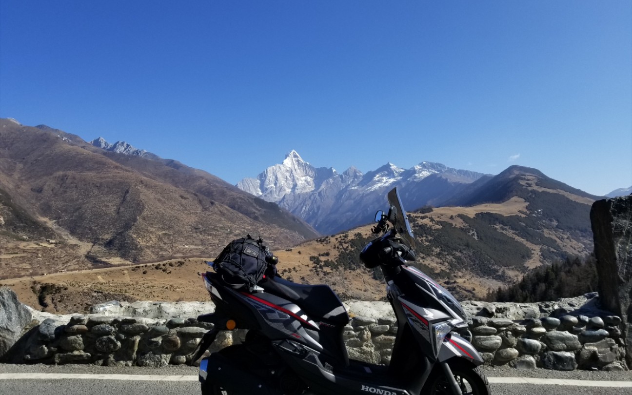 [图]初春裂行上巴郎山，垭口4月才能上