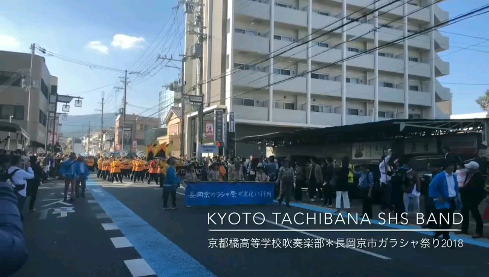 橘色恶魔经典的巡游节目密不外传的绝招音乐现场接着奏乐接着舞反串