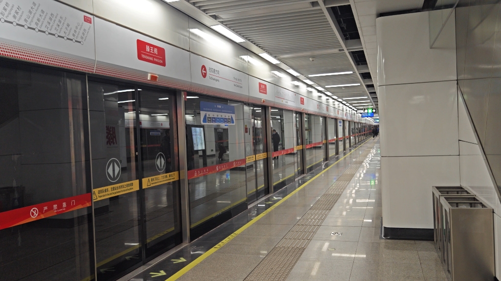 南昌地铁1号线滕王阁站进站,双港方向