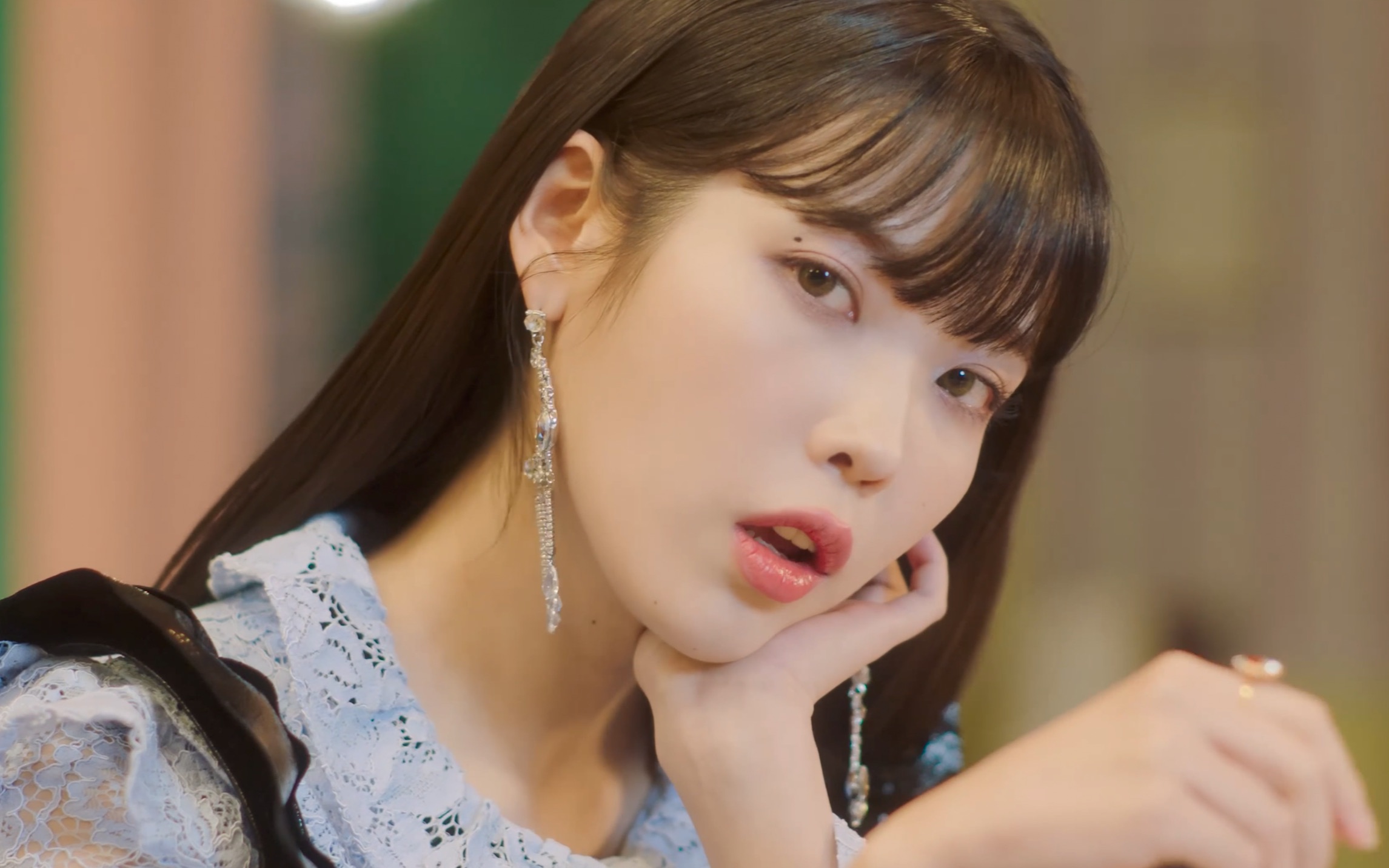 【4k 60p hdr】双语 iu - celebrity mv 2021_哔哩哔哩_bilibili