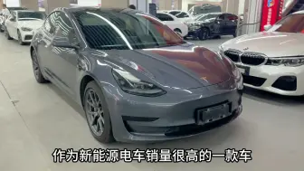 Video herunterladen: 开了4年的二手特斯拉 model 3，如今二手行情还能值多少钱？