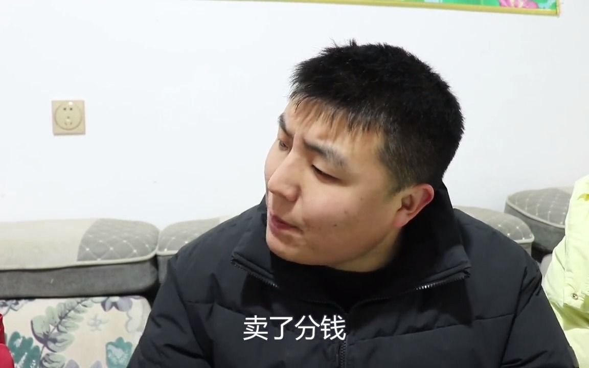 二弟小妹回家要分拆迁款母亲怒怼大哥大嫂大哥一番话让人心疼