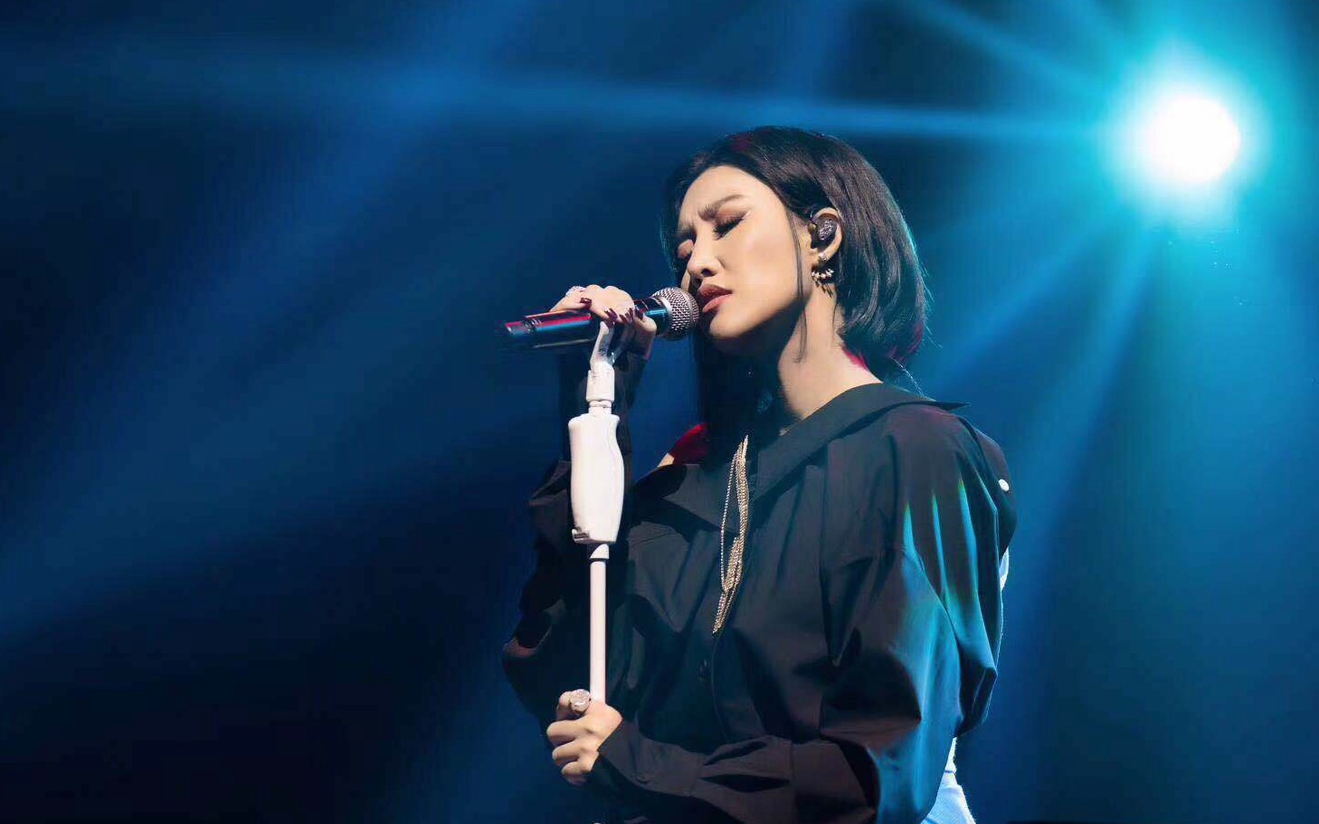 「天生歌姬a-lin黄丽玲」《拿走了什麼》绝美饭拍 最佳视角珍藏向