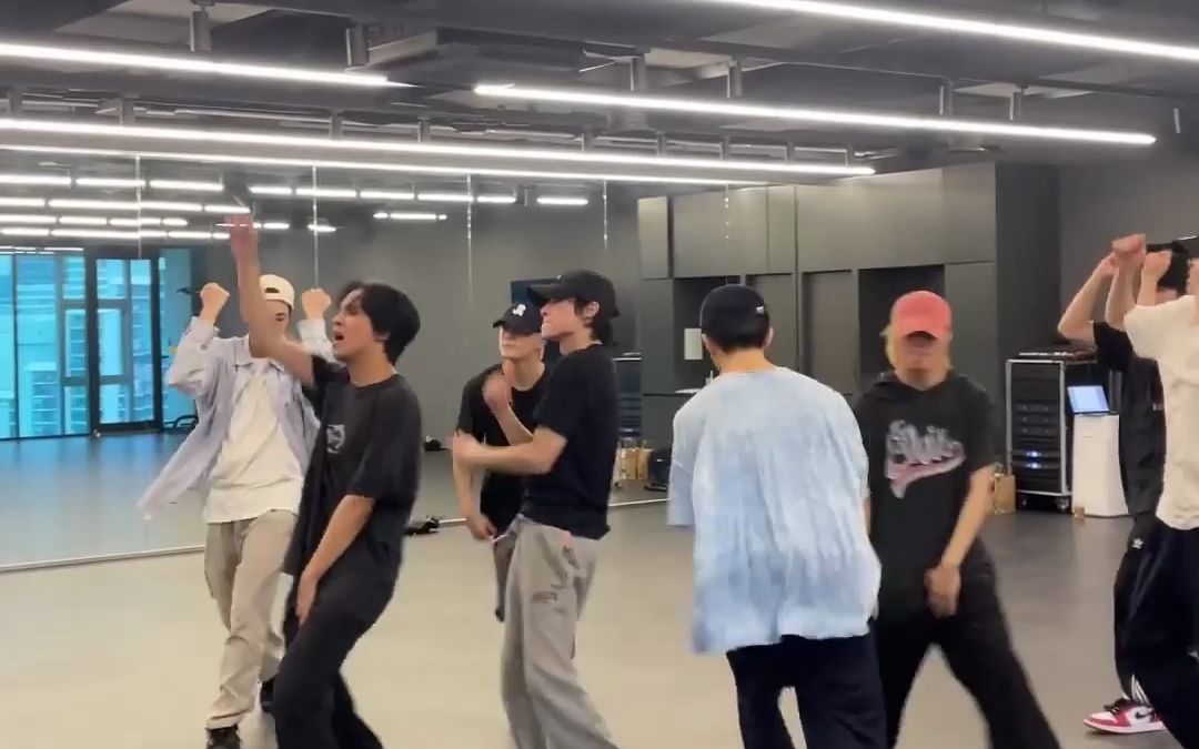 [图]【NCT】2023-08-08 Let's Play Ball⚾️💫练习室丨2023 NCT CONCERT 相关