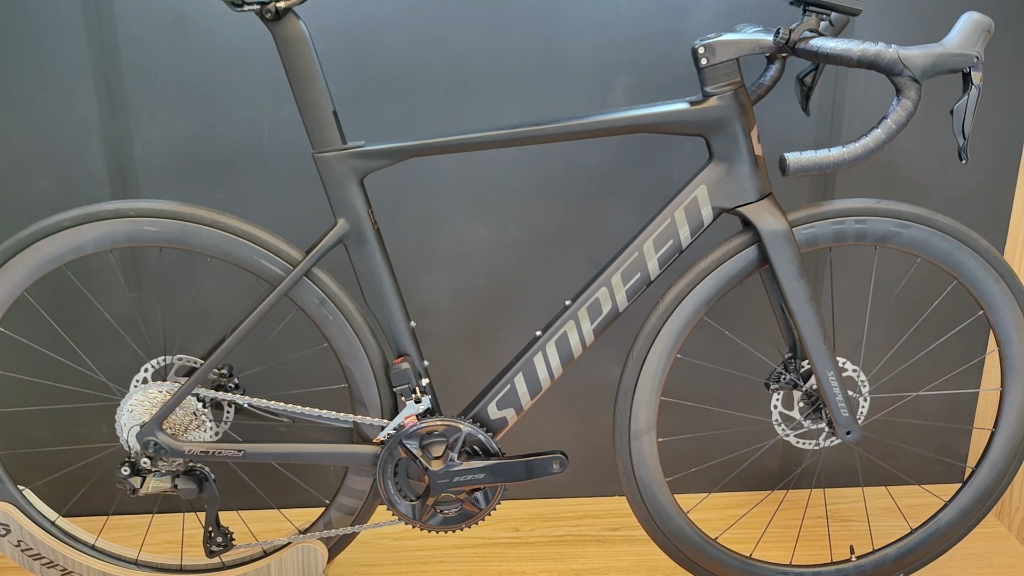 15999元,速比特的victory气动变变105公路车