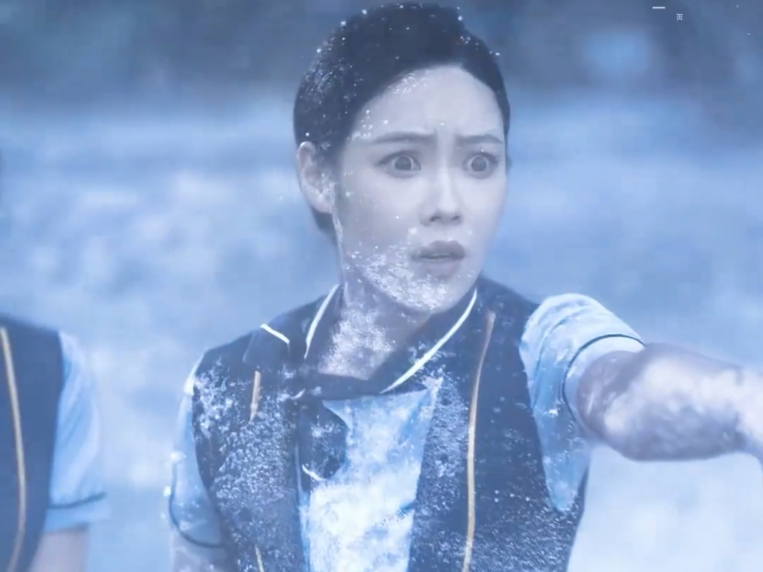 一夜降温100度,美女们,被冻成冰雕,男人却在漠视堡垒里,开着空调,涮着