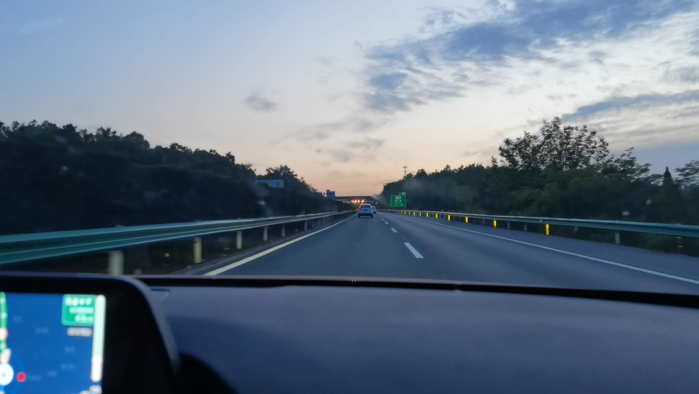 昂克赛拉傍晚高速路听周杰伦的晴天景色很美