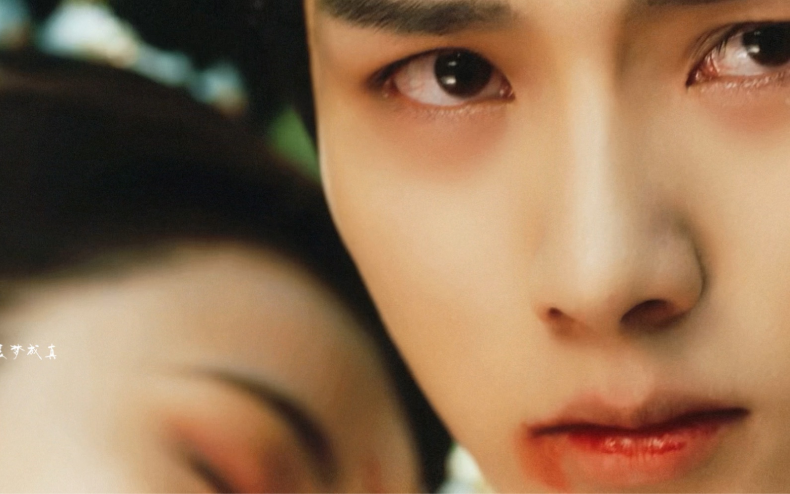 【李菲 夜夜相见不识君】白衣战损嘴角染血啊对对对!就是这个味!