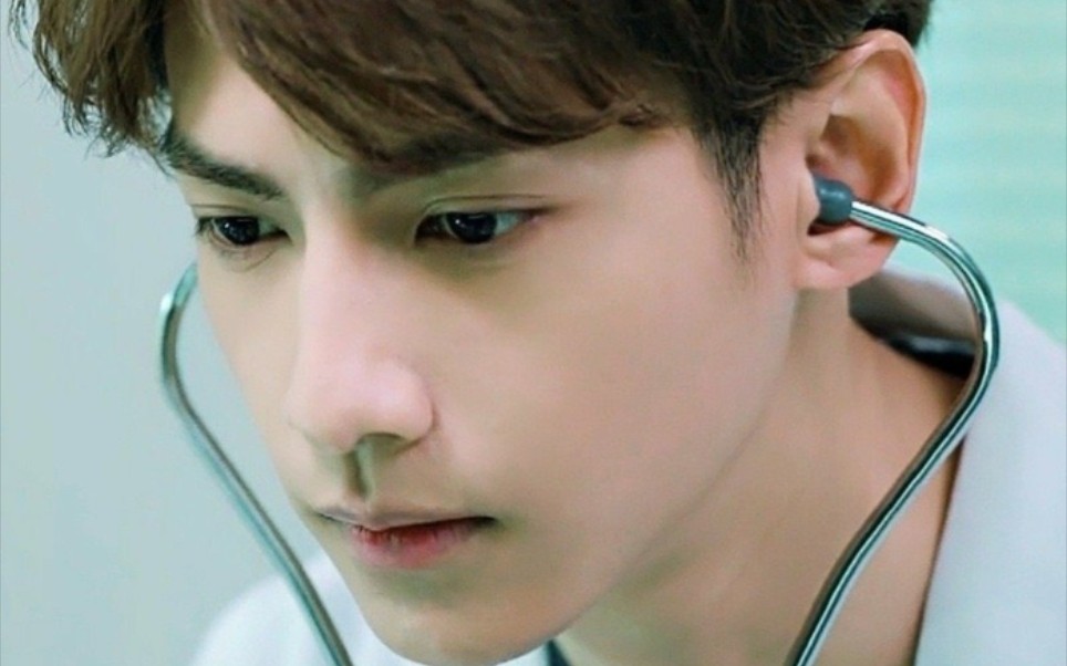 【罗云熙‖儿科医生广告】小哥哥做宣传我也是无语了,要不要这么直男