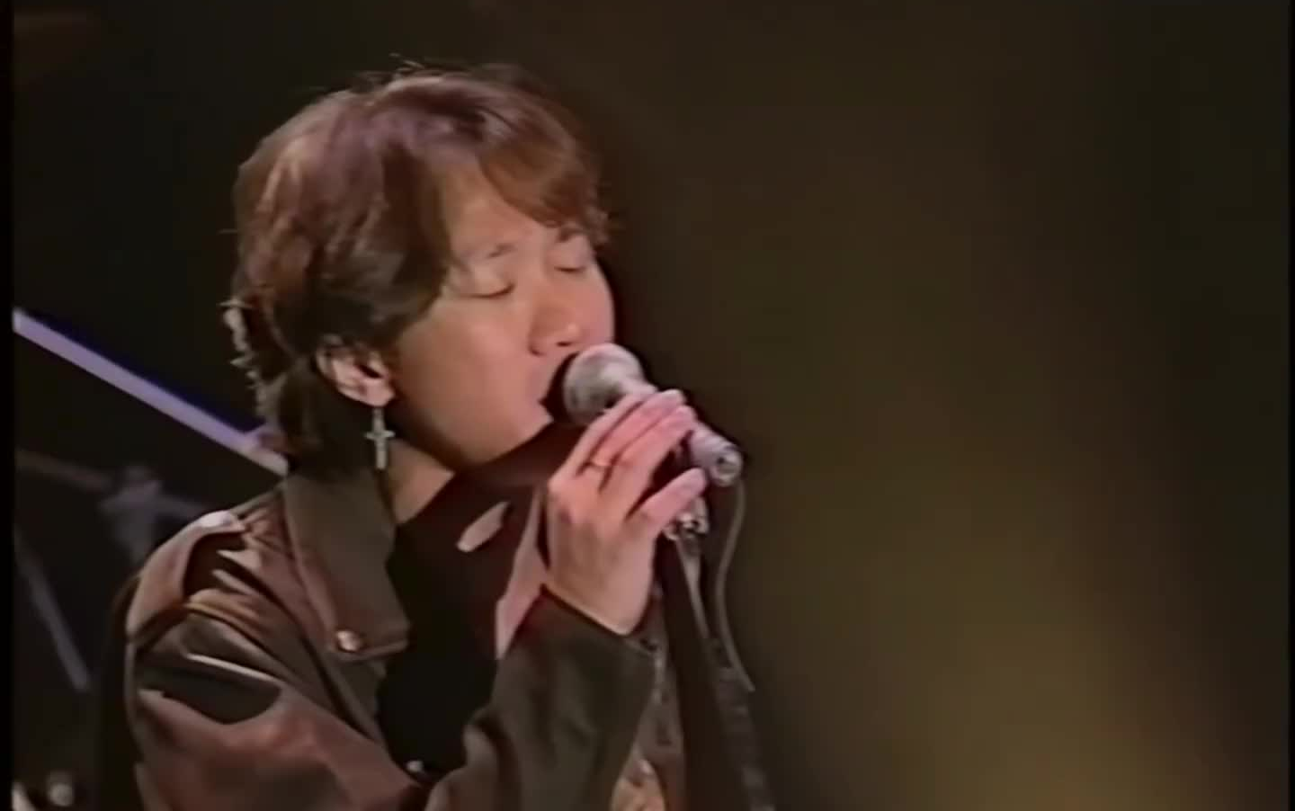 beyond 30年前日本现场演唱《遥望》!太经典了!