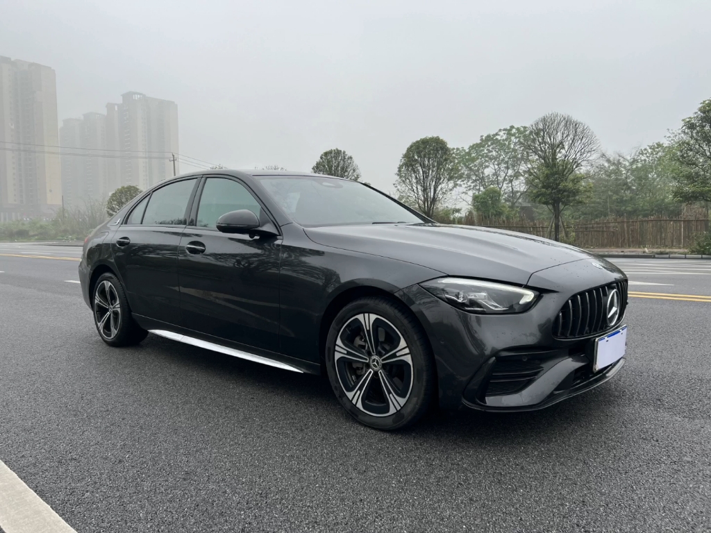 【品牌车型】奔驰 c级 2022款 c 260 l 皓夜运动版 【上牌日期】2022