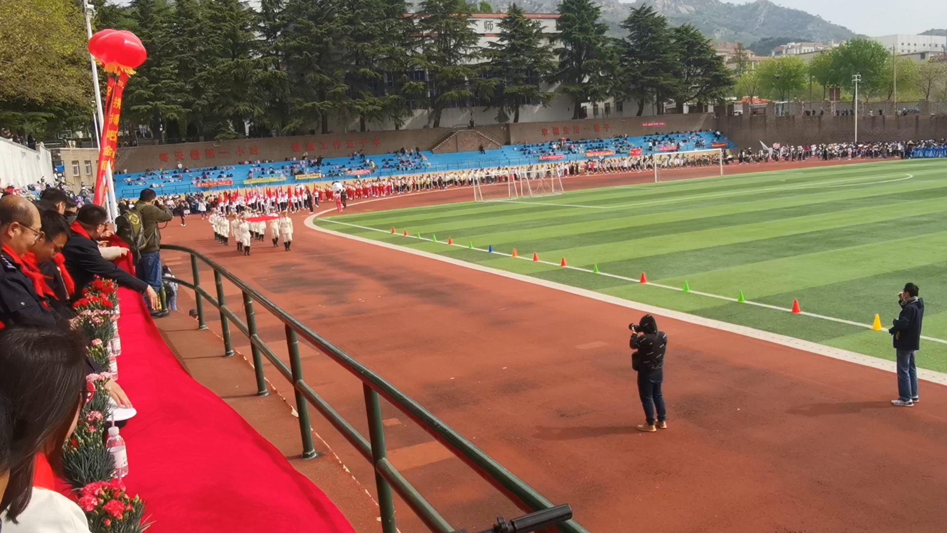 入场式:青岛金门路小学2024年4月30日运动会开幕式