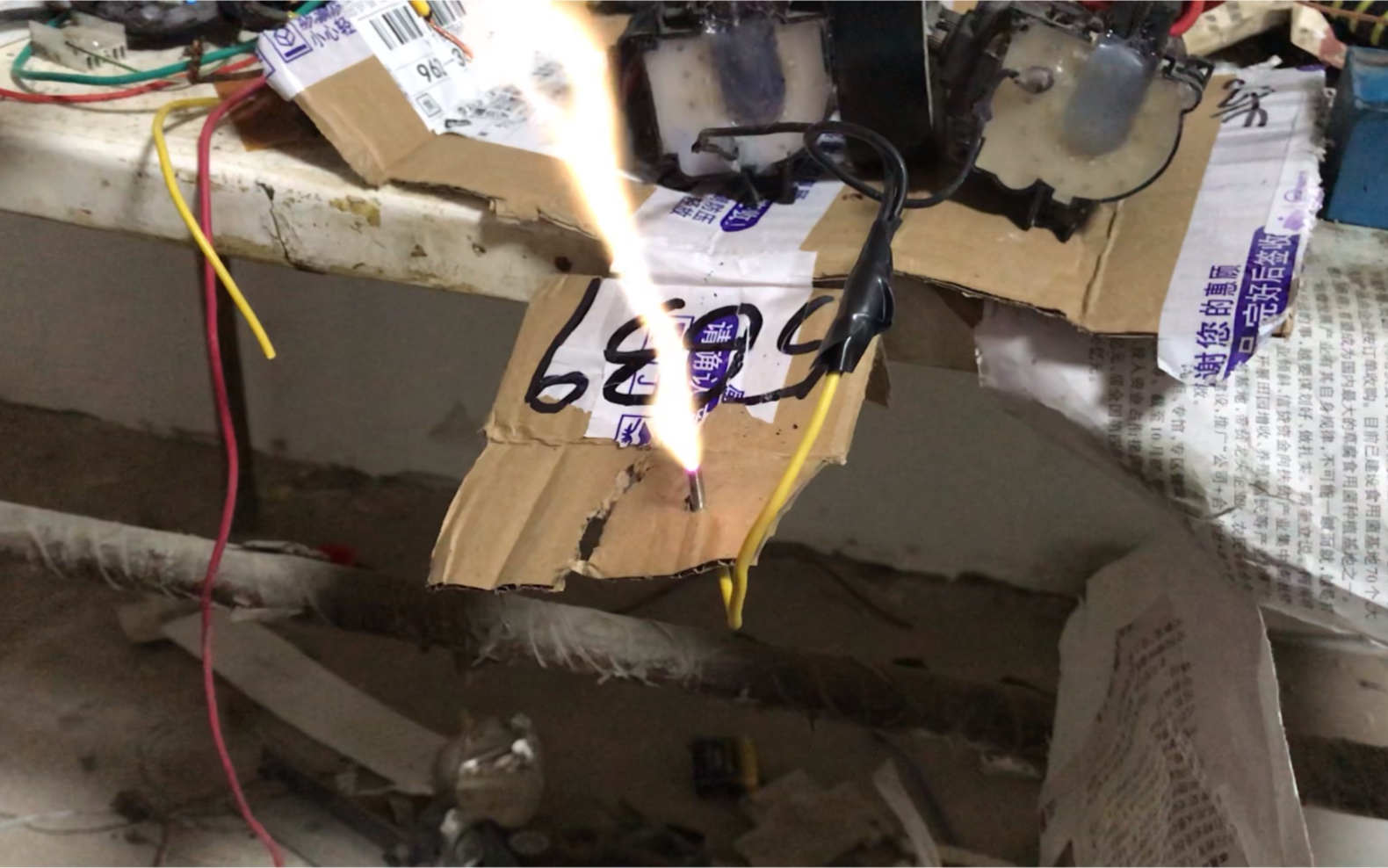 自制的八管zvs推两个高压包并联拉弧效果非常好