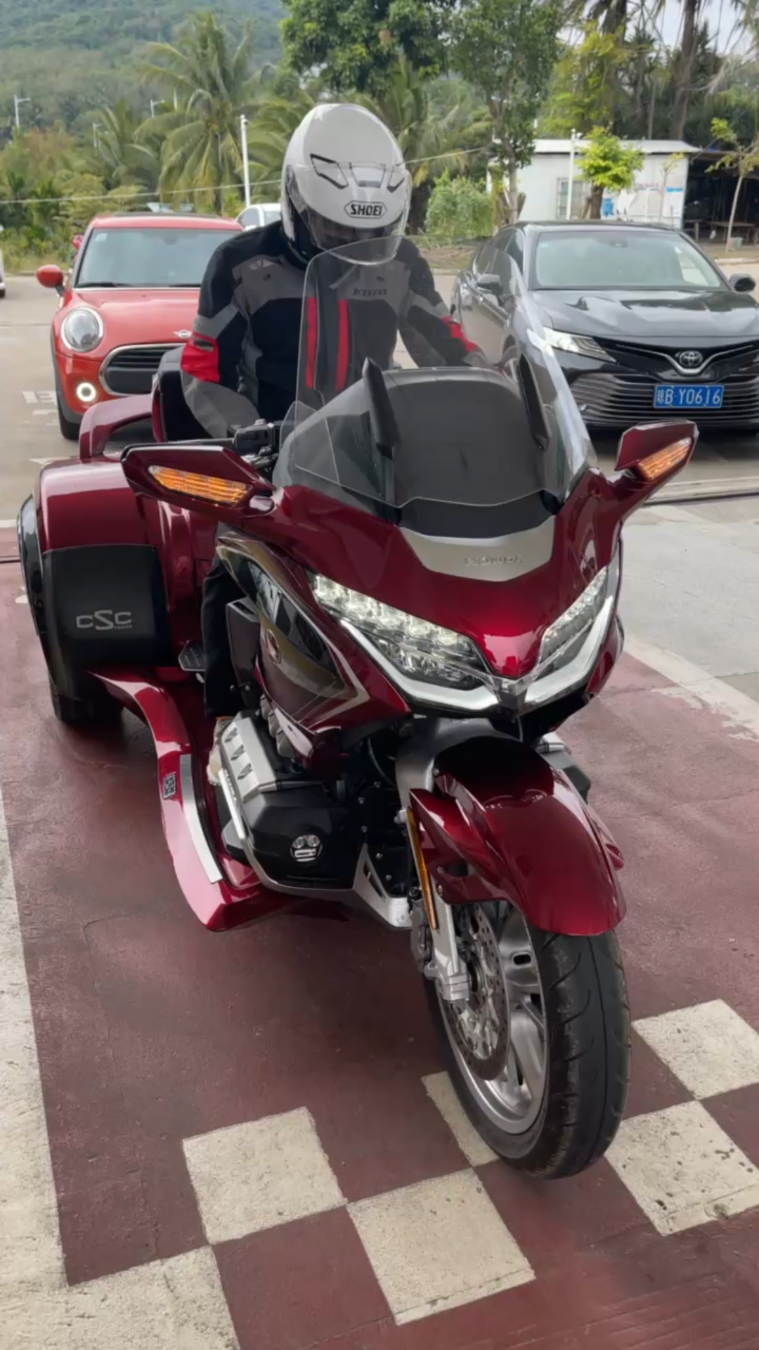 摩友拍的三轮金翼大哥,太帅了!