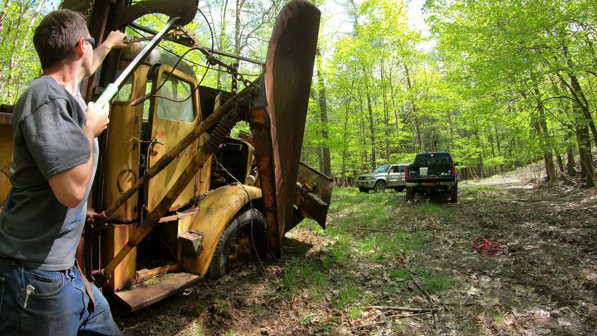 看老外修复1952年产的报废fwd自卸卡车01