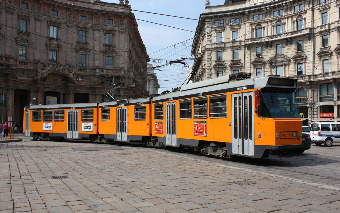 有軌電車pov隨上隨下橫貫米蘭市中心的有軌公交車意大利米蘭有軌電車