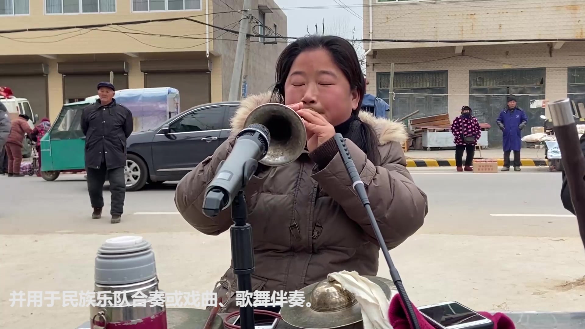 [图]美女唢呐演奏歌曲《相见时难别亦难》，吹得想让人落泪！