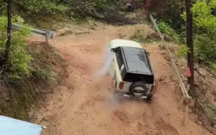 Tải video: 方程豹豹5挑战雨天最难成佛坡，现场众人热血沸腾！