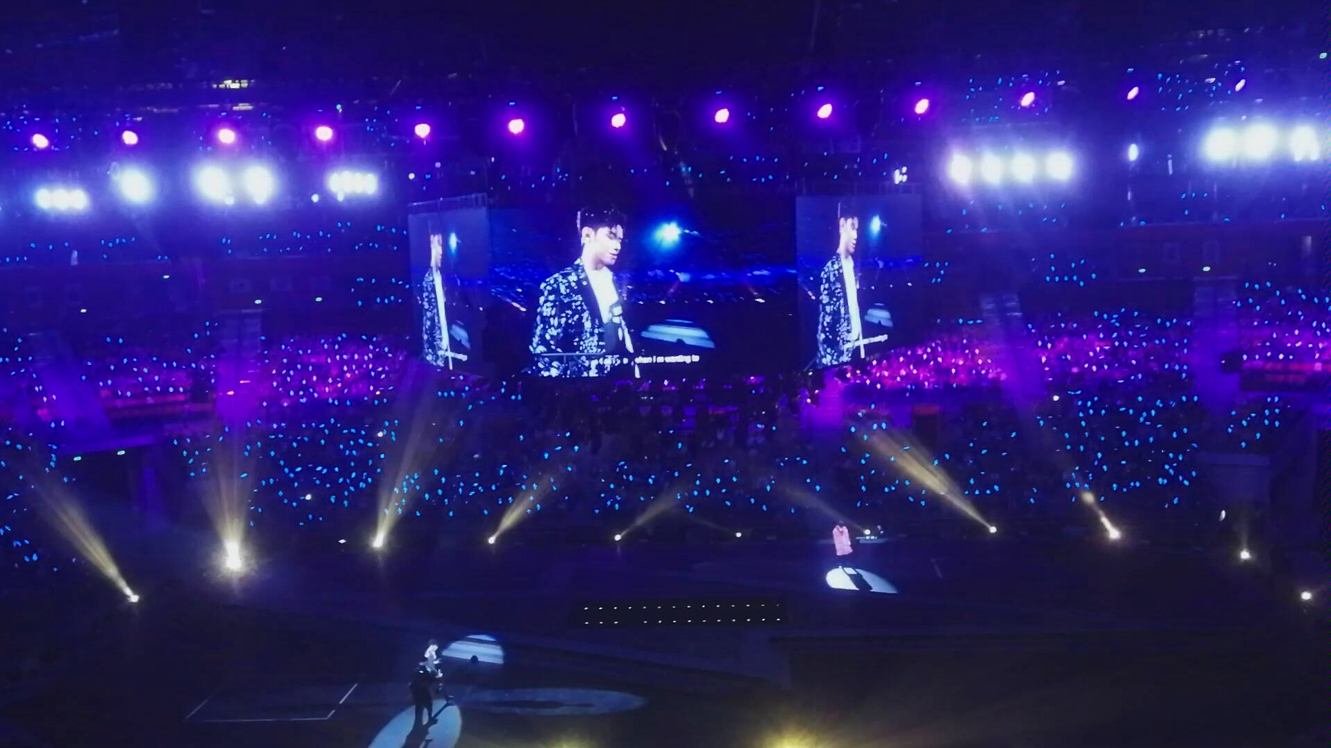 r1se重庆演唱会午夜场何洛洛焉栩嘉任豪badguy