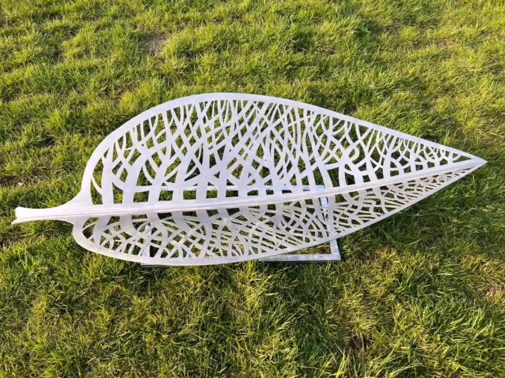 不锈钢树叶雕塑