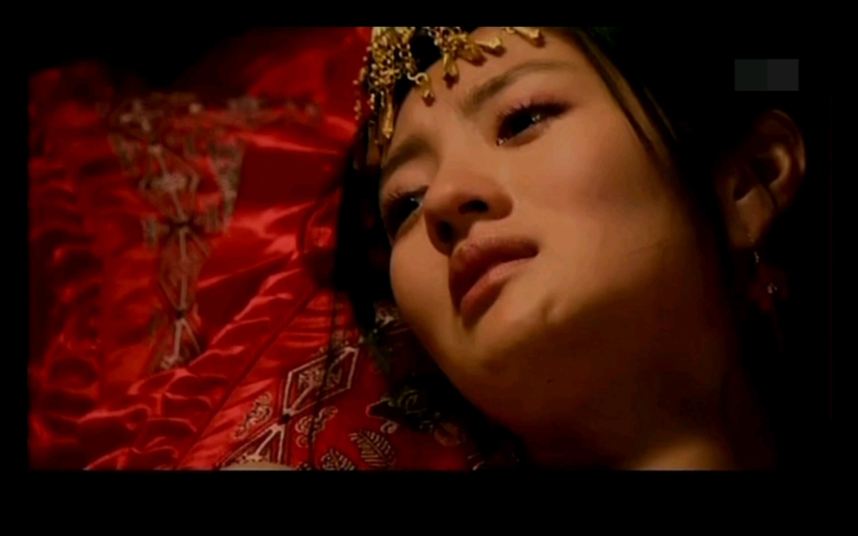 新郎新婚之夜抛下新娘,让土匪糟蹋!