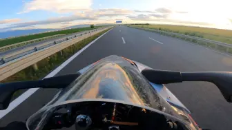 Скачать видео: BMW S1000RR，跑高速声浪纯享