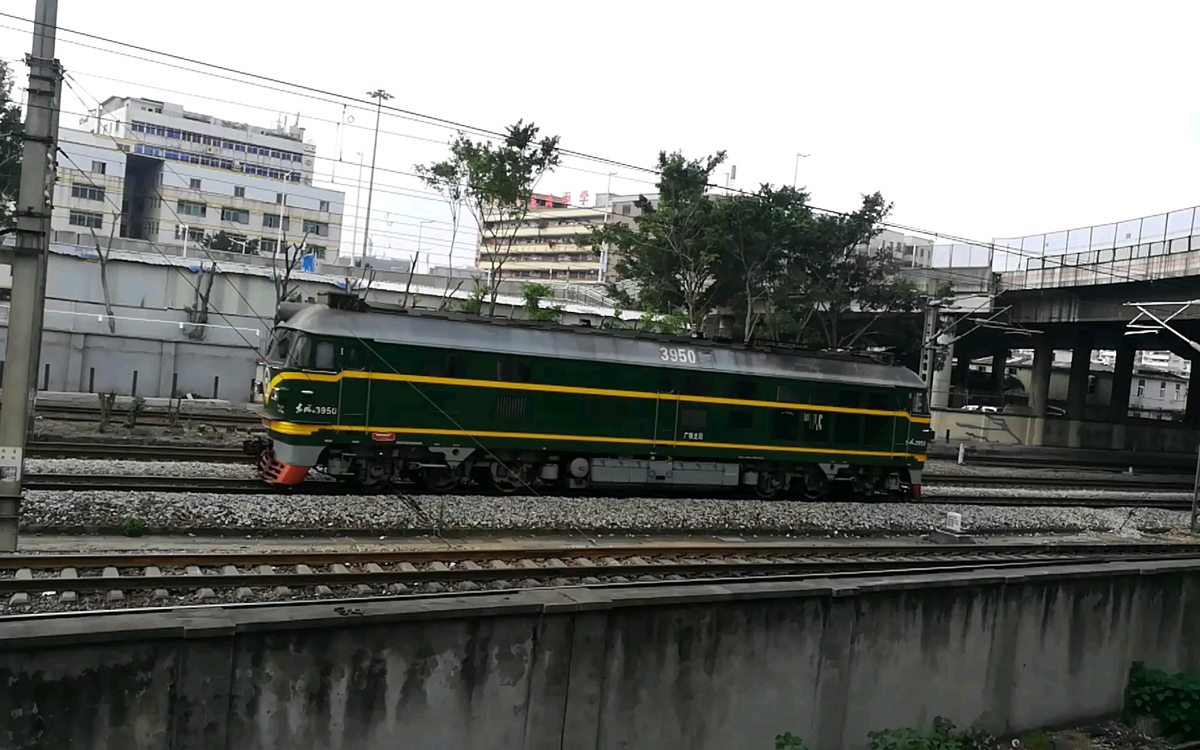 广铁龙段df4b单机通过