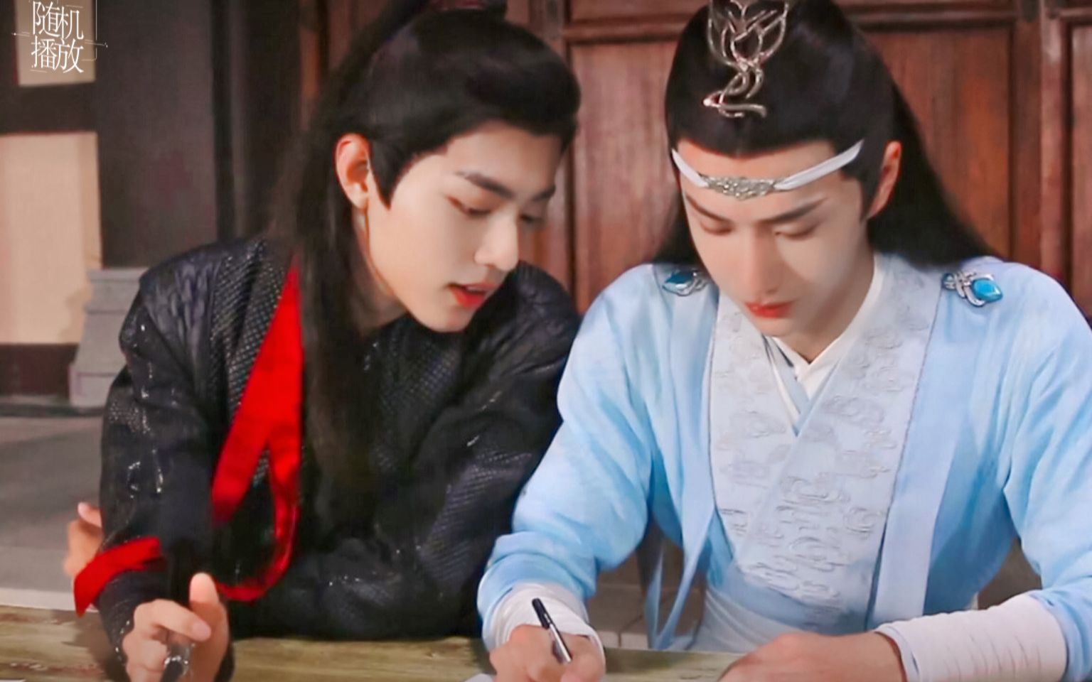 【博君一肖】芭莎娱情采访小甜饼 眼神向丨超喜欢你