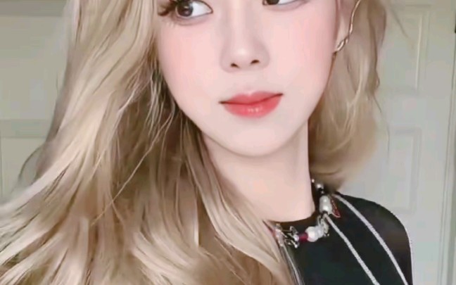 金发长卷欧美妆!sm终于肯给冬天做造型了?