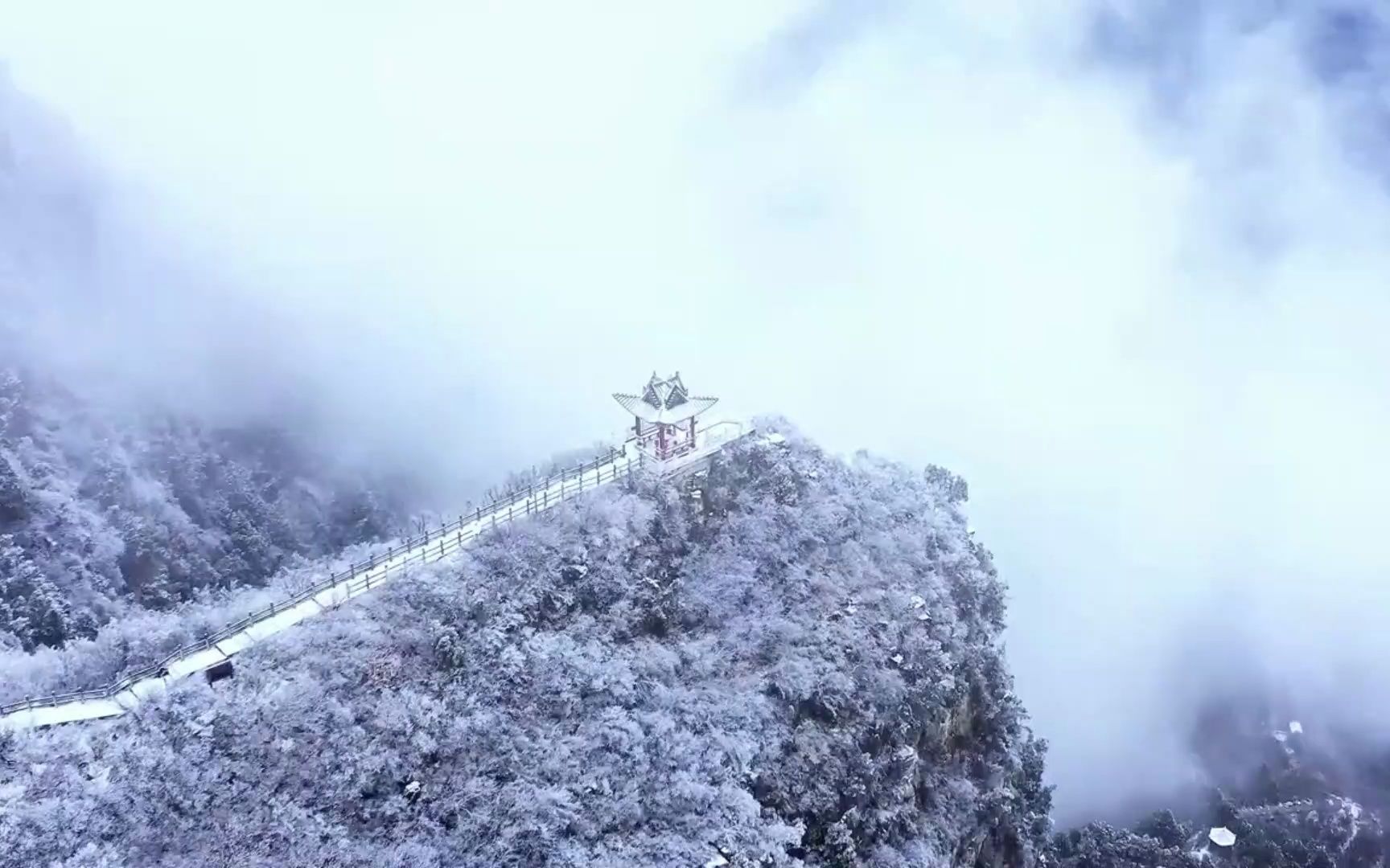 行走河南ⷨﻦ‡‚中国|焦作青龙峡景区: 云海、雪景、雾凇震撼“同框”,天地银装,云海流动,美不胜收!哔哩哔哩bilibili