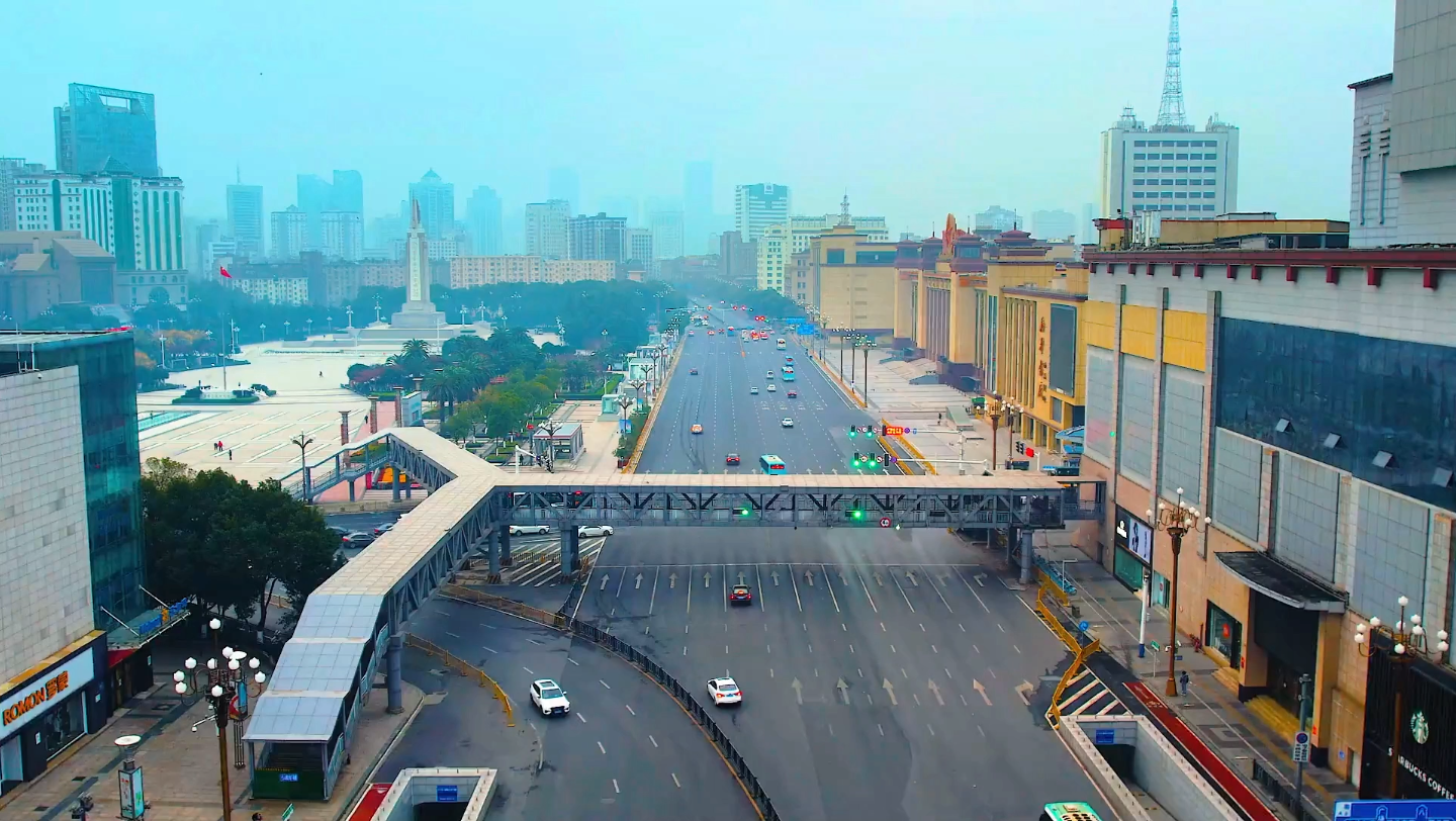 南昌八一广场的人形天桥_哔哩哔哩_bilibili