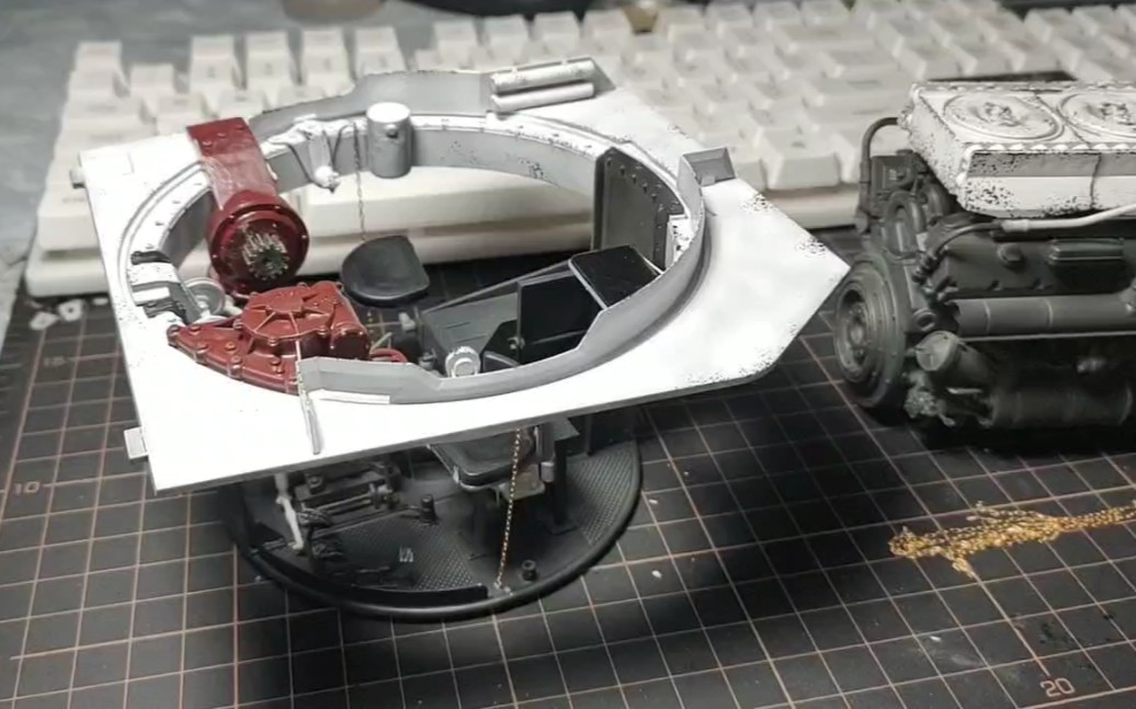 116黑豹坦克后期型炮塔吊篮