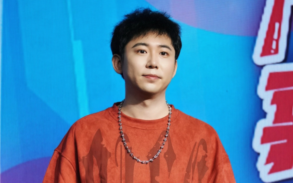 "大家好,我是来自边江工作室的配音演员史泽鲲"